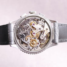 Load image into Gallery viewer, Breitling Chronomat 769 Stainless Steel Circa 1946 Chronograph Watch