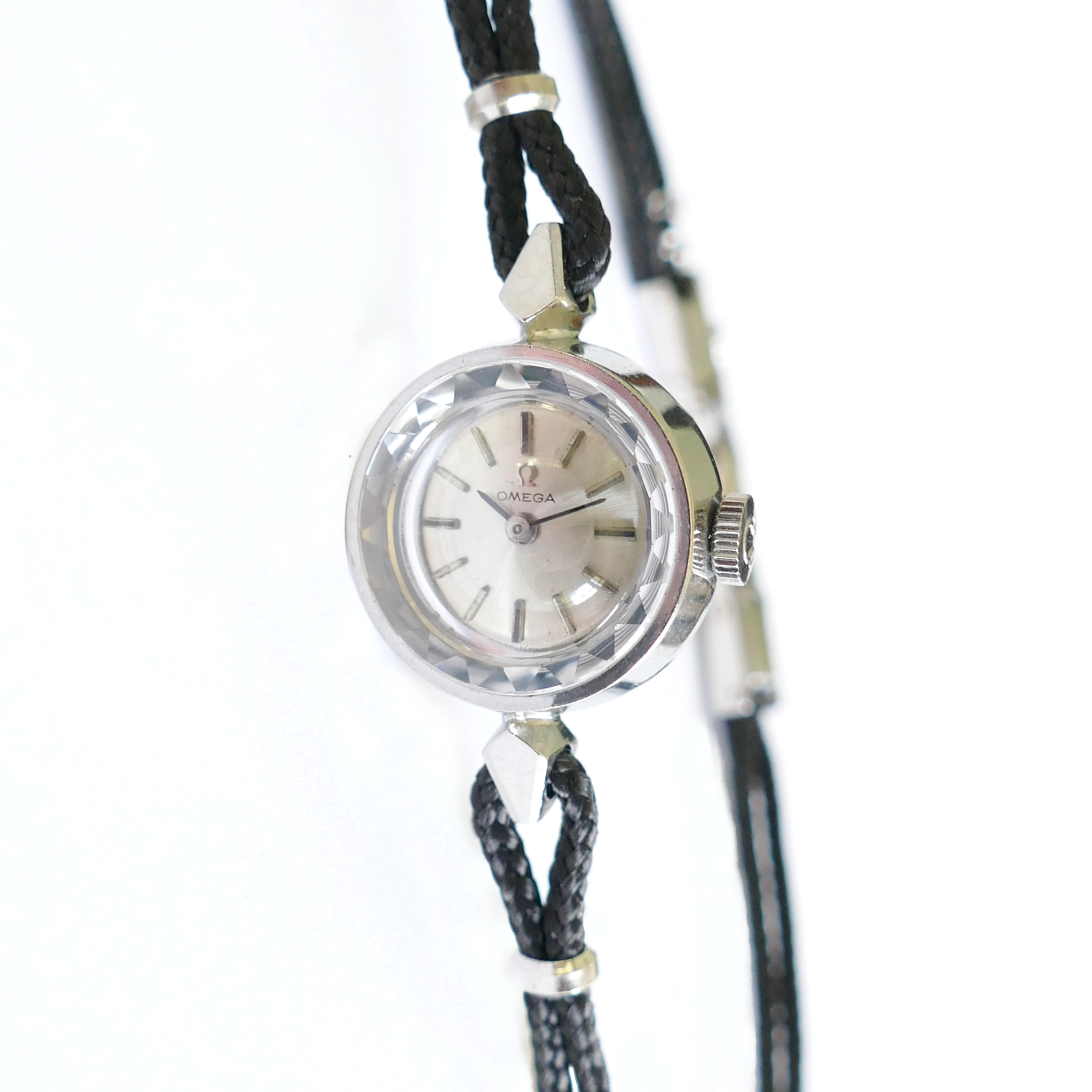 omega ladies dress watch OMEGA de Ville Prestige Steel - Sedna gold Transparent caseback - Master Chronometer Certified - Date - Chronometer